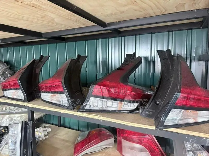Nissan leaf ZE1 tail light