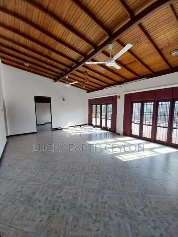 Nawala, Unfurnished, 2ND Floor House For Rent (MG1256)