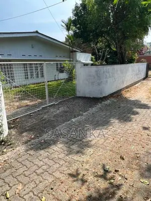 Nugegoda Mirihana Road 20 Perches Land with House for Sale