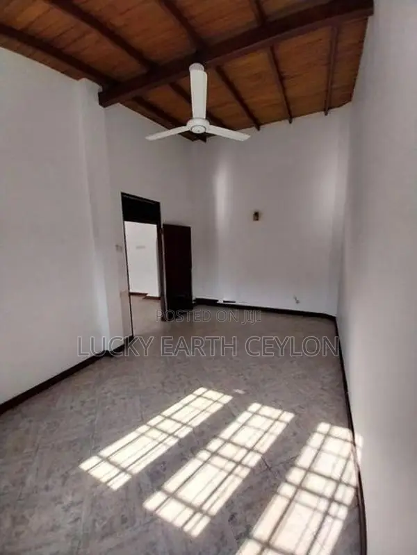 Nawala, Unfurnished, 2ND Floor House For Rent (MG1256)