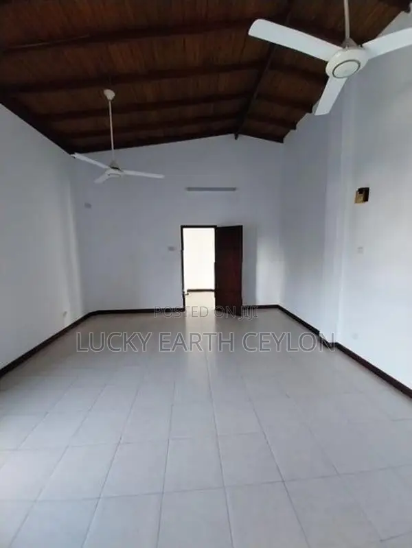 Nawala, Unfurnished, 2ND Floor House For Rent (MG1256)