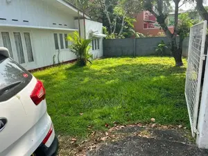 Nugegoda Mirihana Road 20 Perches Land with House for Sale