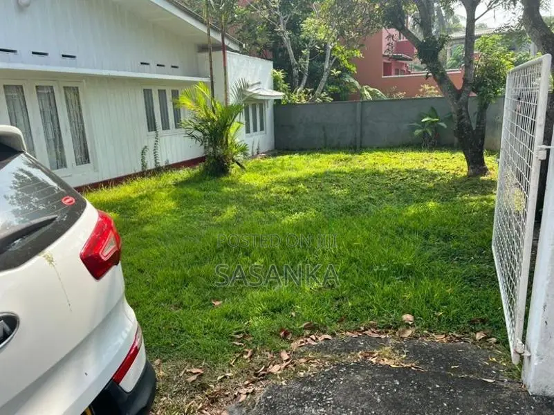 Nugegoda Mirihana Road 20 Perches Land with House for Sale