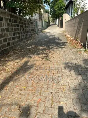 Nugegoda Mirihana Road 20 Perches Land with House for Sale