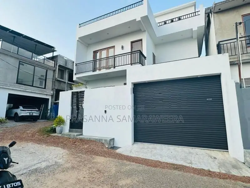සුඛෝපභෝගී නවීනතම සුවිසල් දෙමහල් නිවස විකිණීමට piliyandala