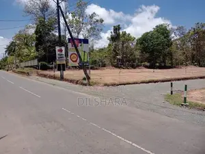 බෙලිඅත්ත ආයුර්වේද රෝහල ලගින් ඉඩමක්