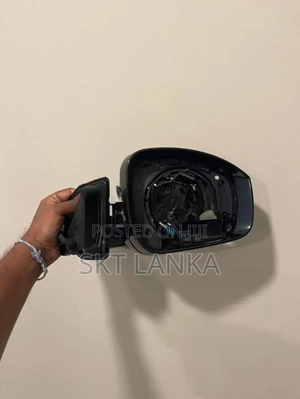 Genuine Brand New Discovery 4 2015 driver side mirror arm