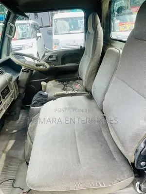 Isuzu 24V Flat Roof Cabin