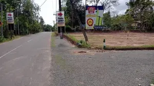 බෙලිඅත්ත ආයුර්වේද රෝහල ලගින් ඉඩමක්