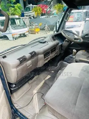 Isuzu 24V Flat Roof Cabin