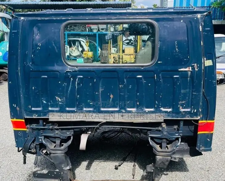 Isuzu 24V Flat Roof Cabin