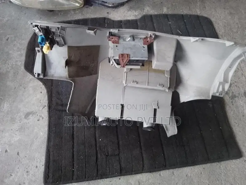 Toyota Regius Conslebox parts