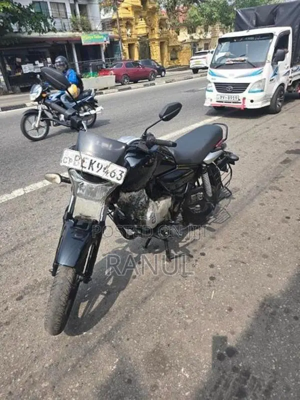 Bajaj V15 2016