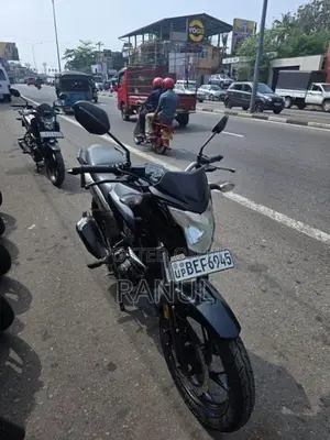 Honda CB Hornet 2016