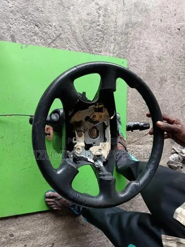 Nissan Wingroad Y11 Steering Weel