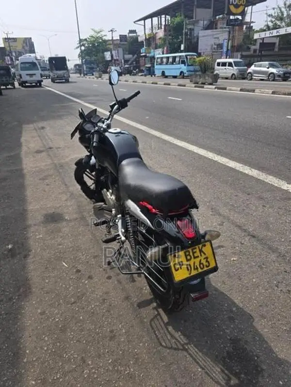 Bajaj V15 2016