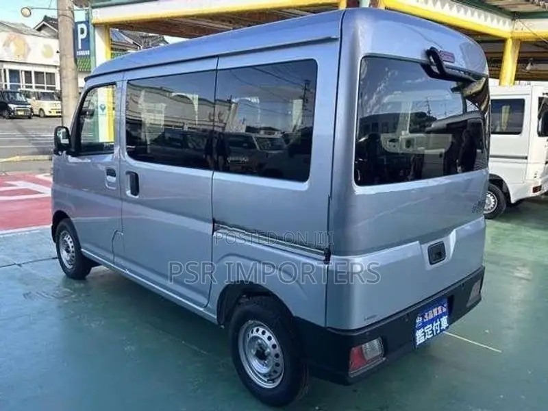 Daihatsu Hijet Cargo Deluxe 2024