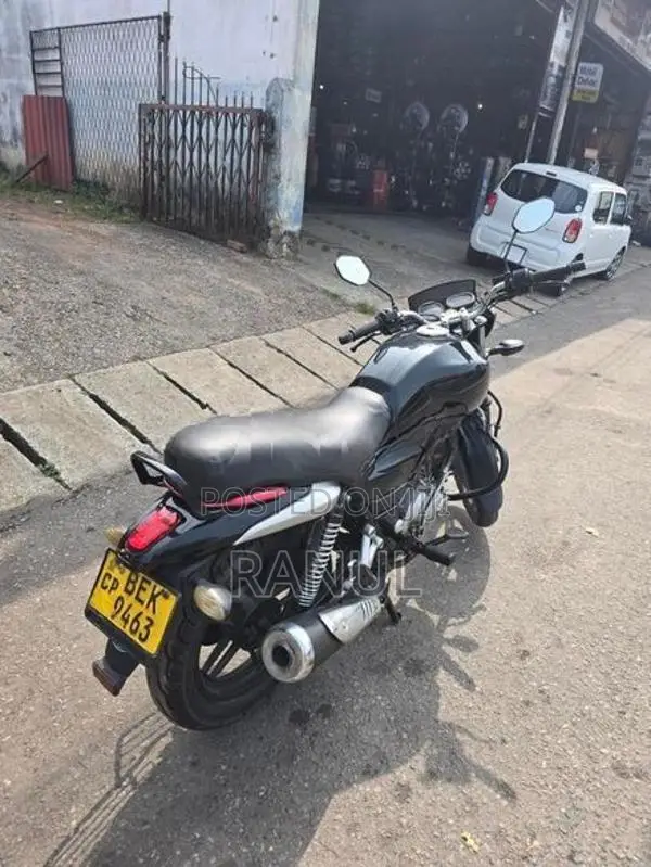 Bajaj V15 2016
