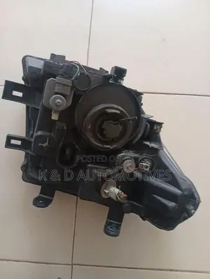 Nissan Nawara Headlight