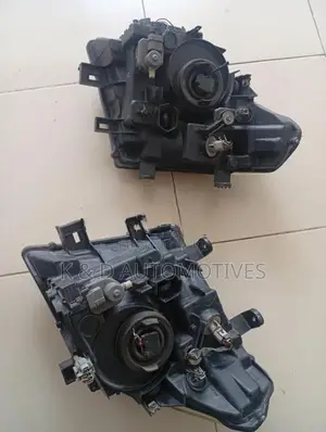 Nissan Nawara Headlight