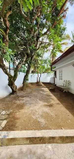 Land Valued House For Sale In Melford Crescent Dehiwala