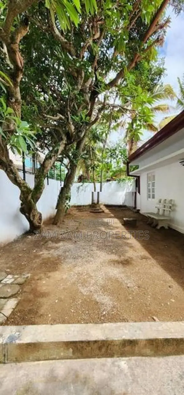 Land Valued House For Sale In Melford Crescent Dehiwala