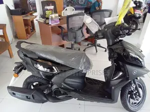 Yamaha RayZR Black Hybrid 2025
