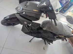 Yamaha RayZR Black Hybrid 2025