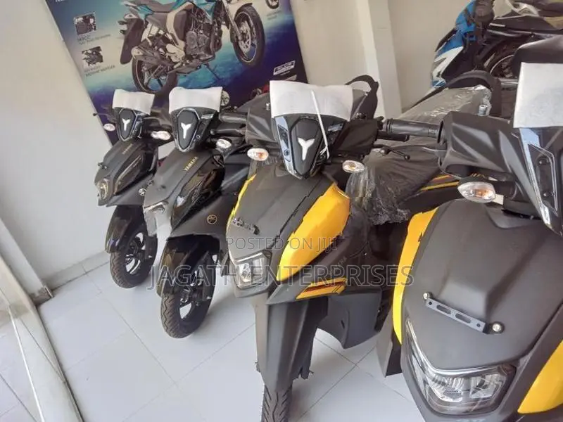 Yamaha RayZR Black Hybrid 2025
