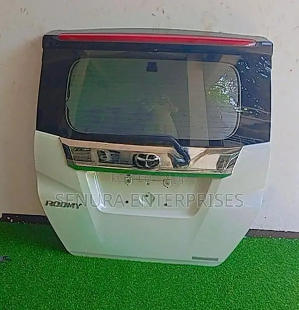 TOYOTA ROOMY M900 COMPLETE DICKY DOOR