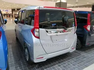 TOYOTA ROOMY M900 COMPLETE DICKY DOOR