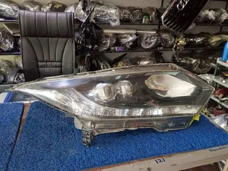 Honda Vezel Head Light