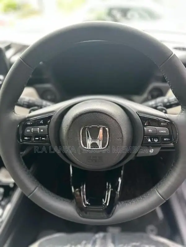 Honda Vezel Z Play 2025