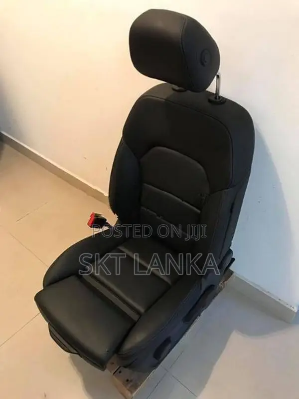 Genuine Mercedes B Class B250e 2018 front black leather seats