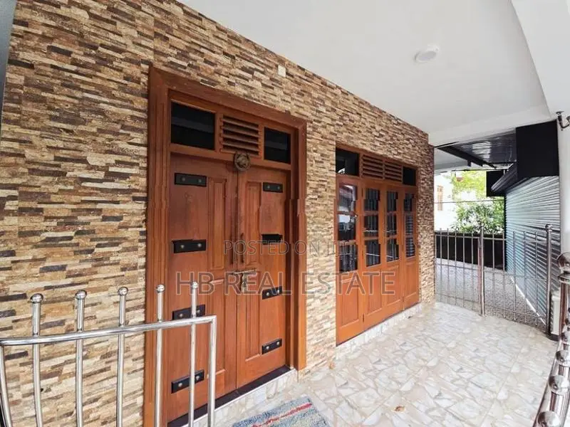 Almost Brand New Three Story House for Sale Bandaragama