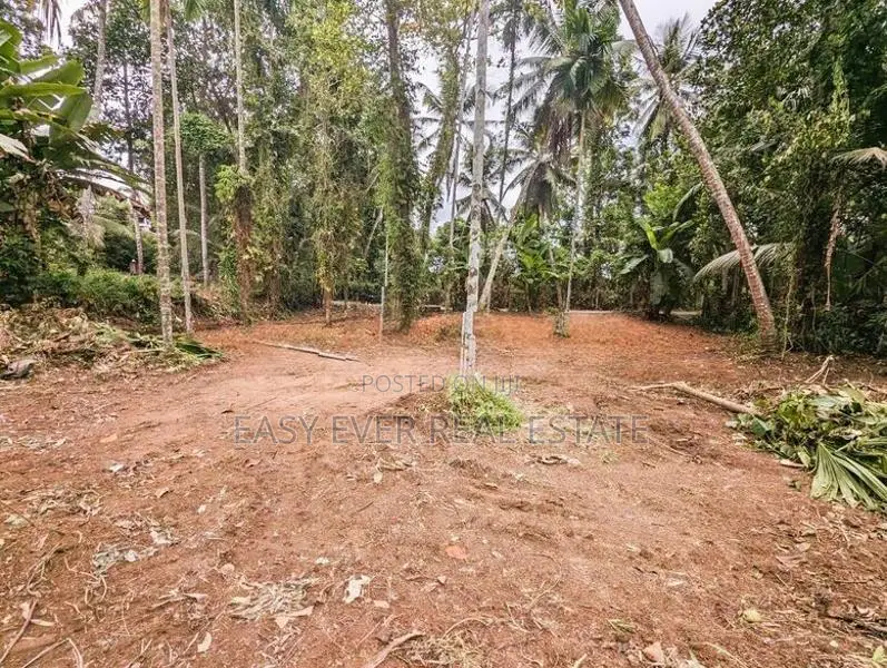 යාගොඩ දුම්රිය ස්ථානයට මීටර් 250 ක දුරින් නේවාසික බිම්කොටසක්