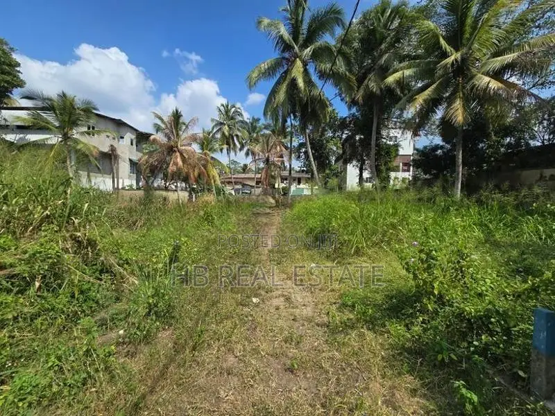 Residential Bare Land for Sale in Thalawathugoda