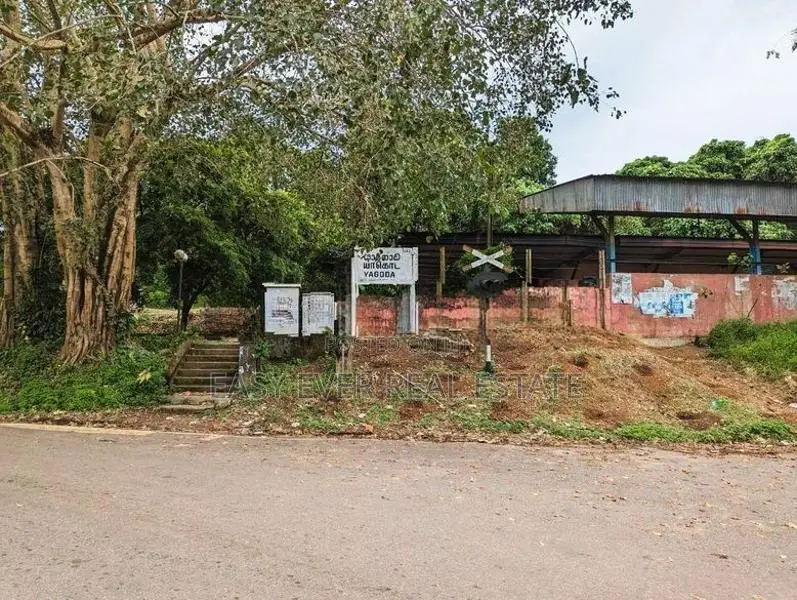 යාගොඩ දුම්රිය ස්ථානයට මීටර් 250 ක දුරින් නේවාසික බිම්කොටසක්