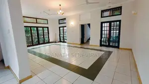 Lake Front House With 7 Bedrooms - Maharagama