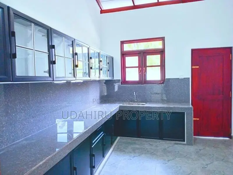 Brand New House for Sale in Gampaha Weliweriya