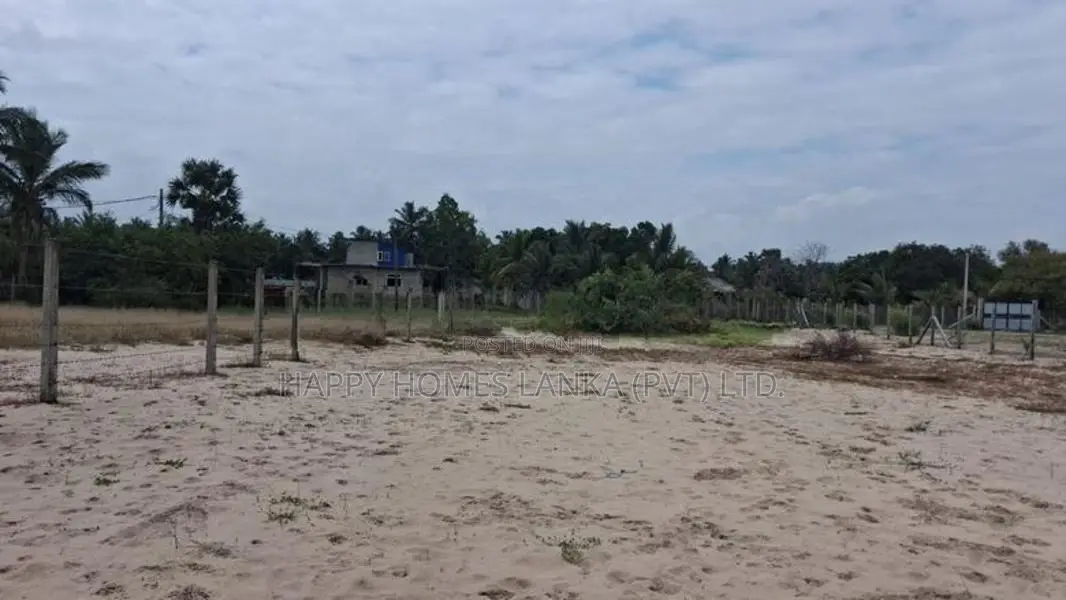HHL1126 - Land for Sale in Chathurukondan