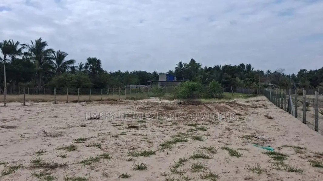 HHL1126 - Land for Sale in Chathurukondan