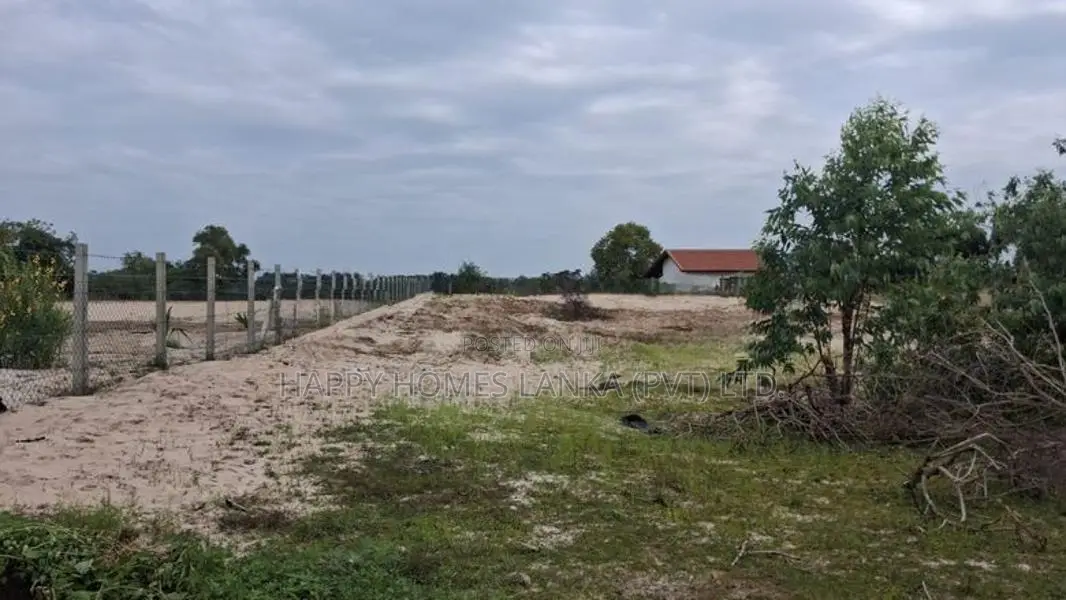 HHL1126 - Land for Sale in Chathurukondan