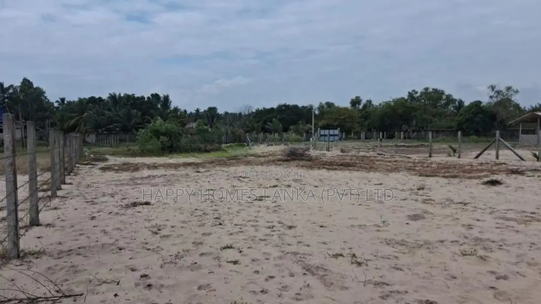 HHL1126 - Land for Sale in Chathurukondan