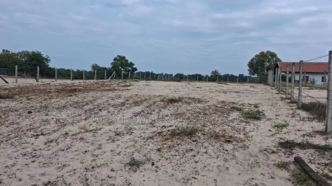 HHL1126 - Land for Sale in Chathurukondan