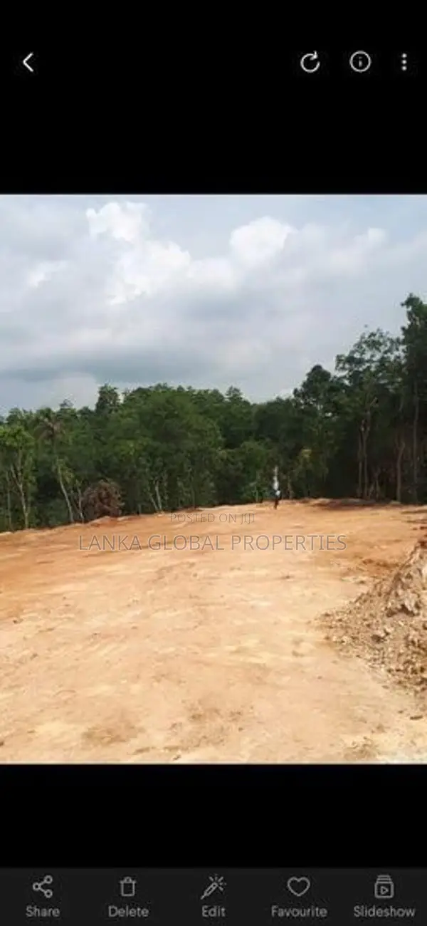 Land in Kandy