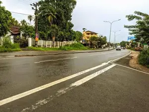 කඩවත – ඉඹුල්ගොඩ ප්‍රියරතන මාවත පර්චස් 39 ගබඩා සංකීර්ණයක්
