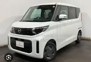 Nissan Days Roox B45 a Fender Lh