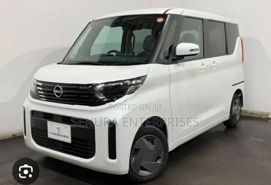 Nissan Days Roox B45 a Fender Lh