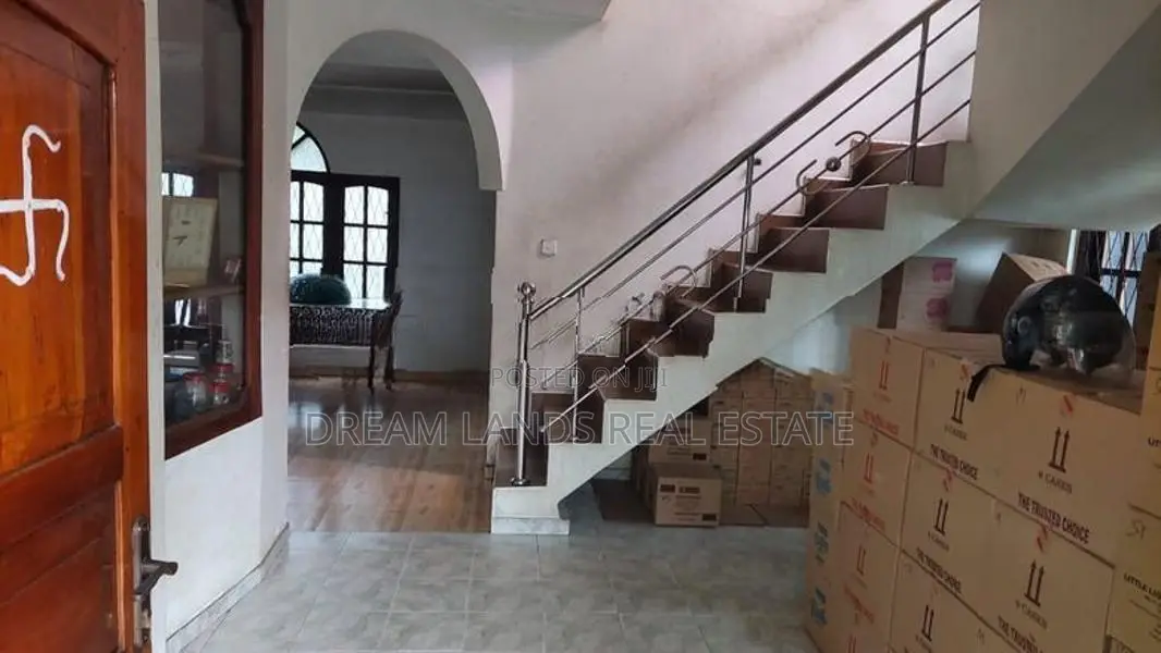 Badulla 2 Storey House for Rent ( R ~ 579 )